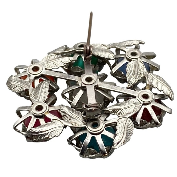 MOONGLOW Vintage Multicolor Thermoset Round Brooch in Silver-Tone Leaf Setting - Picture 8 of 9